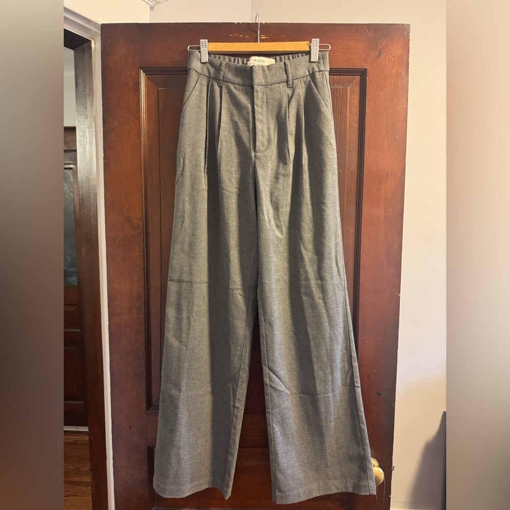 Hollister Gray Wide-Leg Pleated Pants